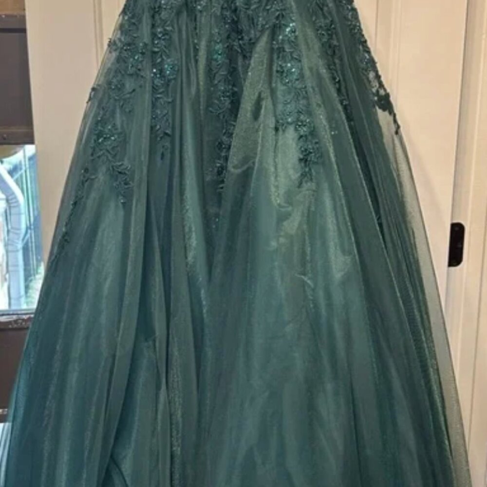 Gorgeous Jovani Green Prom Gown - Size 4 - Picture 6 of 6